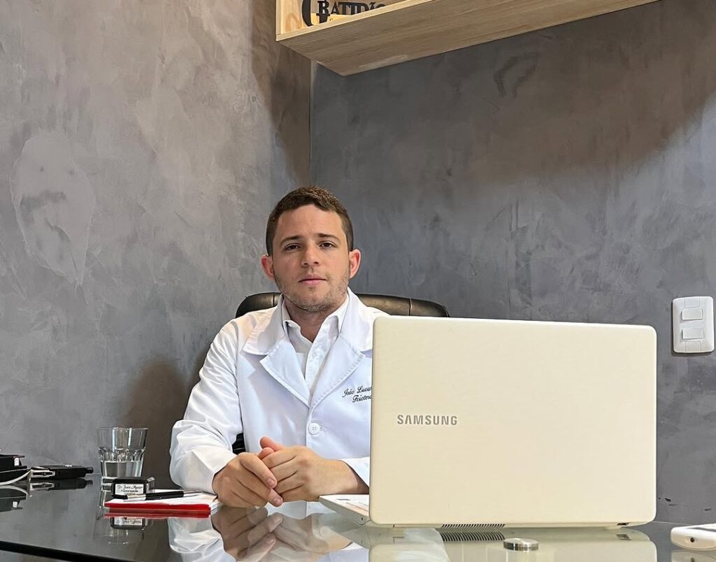 Dr. João Lucas - Fisioterapeuta especialista em ombro